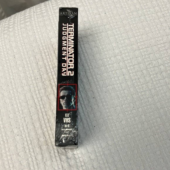 Terminator 2 Judgment Day VHS Factory Sealed! Holographic Cover 1999 - Picture 4 of 9